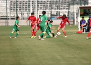 米兰,-精彩的女足比赛吸引了大批球迷的关注