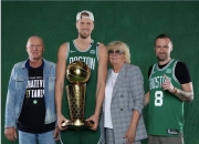 米兰体育官网-尼克斯胜骑士，波尔津吉斯得分王