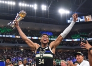 米兰体育app入口-包含雄鹿横扫老鹰！字母哥全面发挥，率队大胜对手的词条