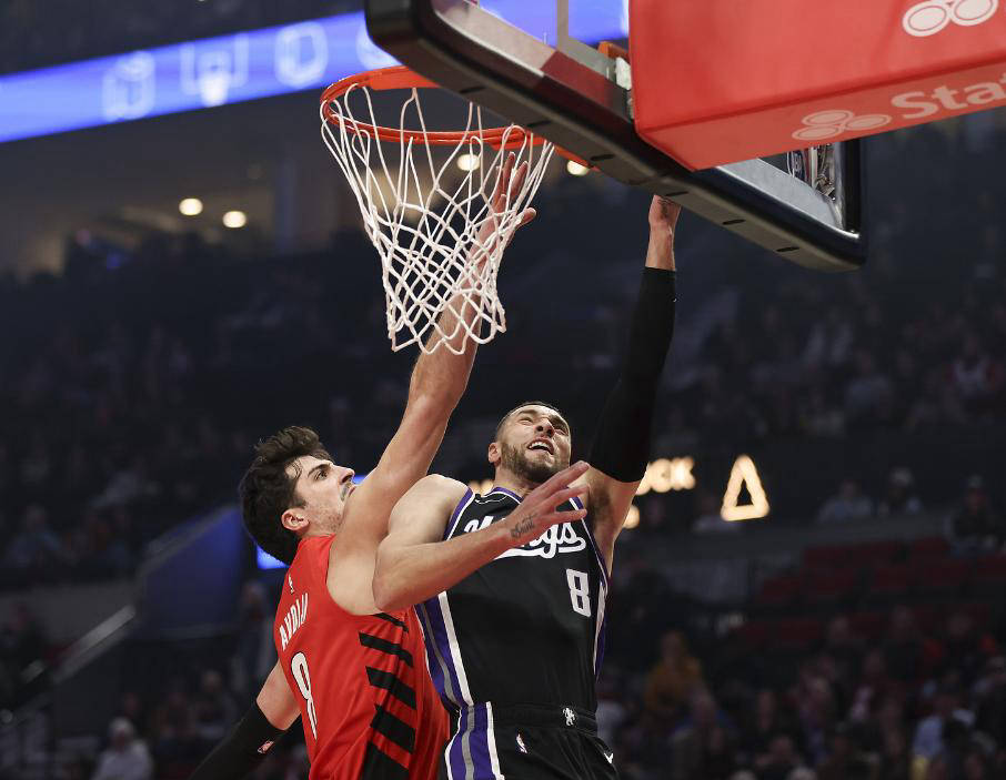 开拓者新援首秀表现抢眼，球队取胜