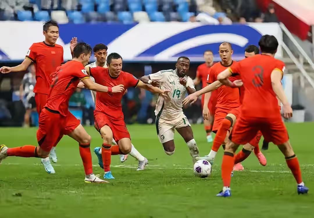 关于上海上港豪取连胜，夺回领先位置的信息