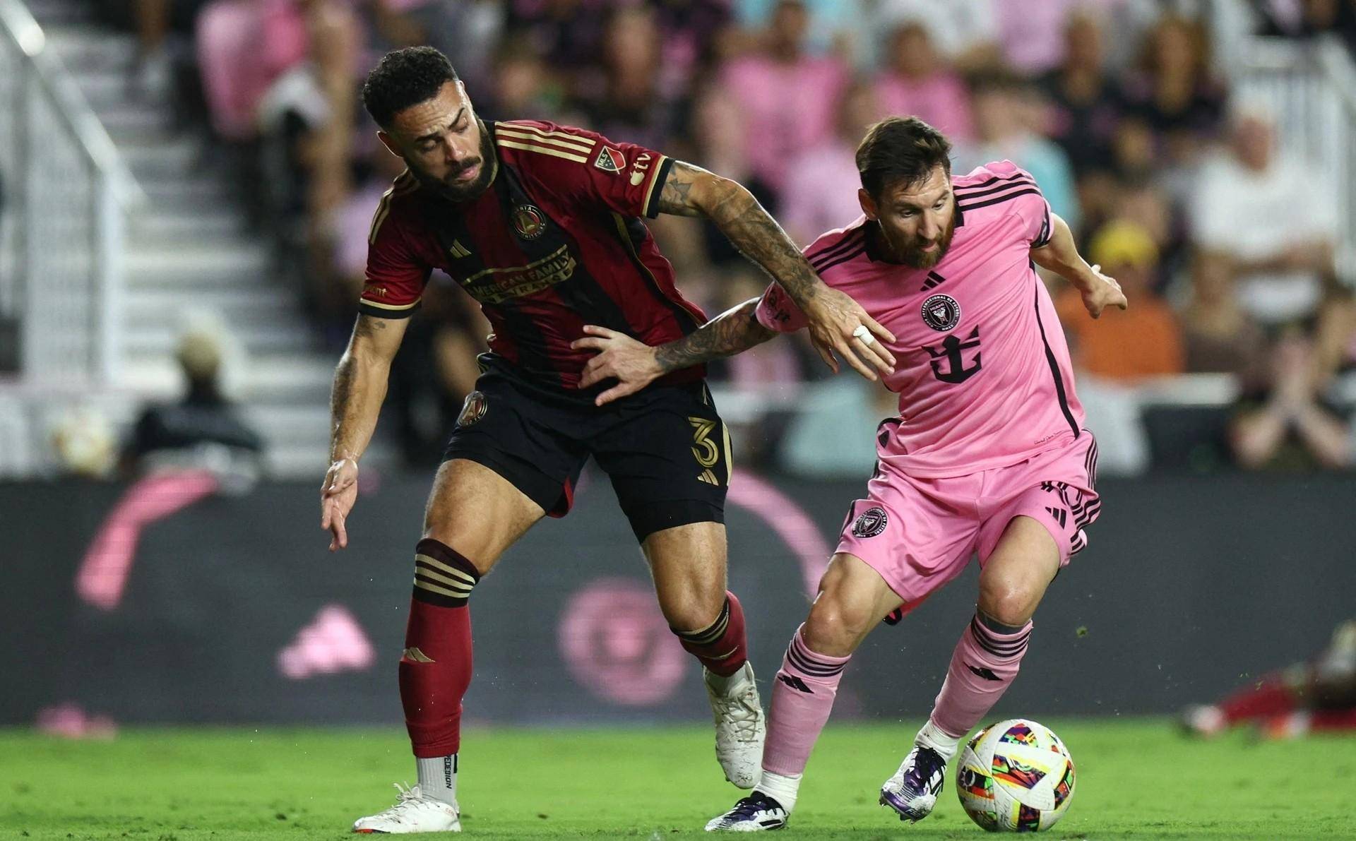 包含梅西重返巴萨，球迷狂欢世界的词条