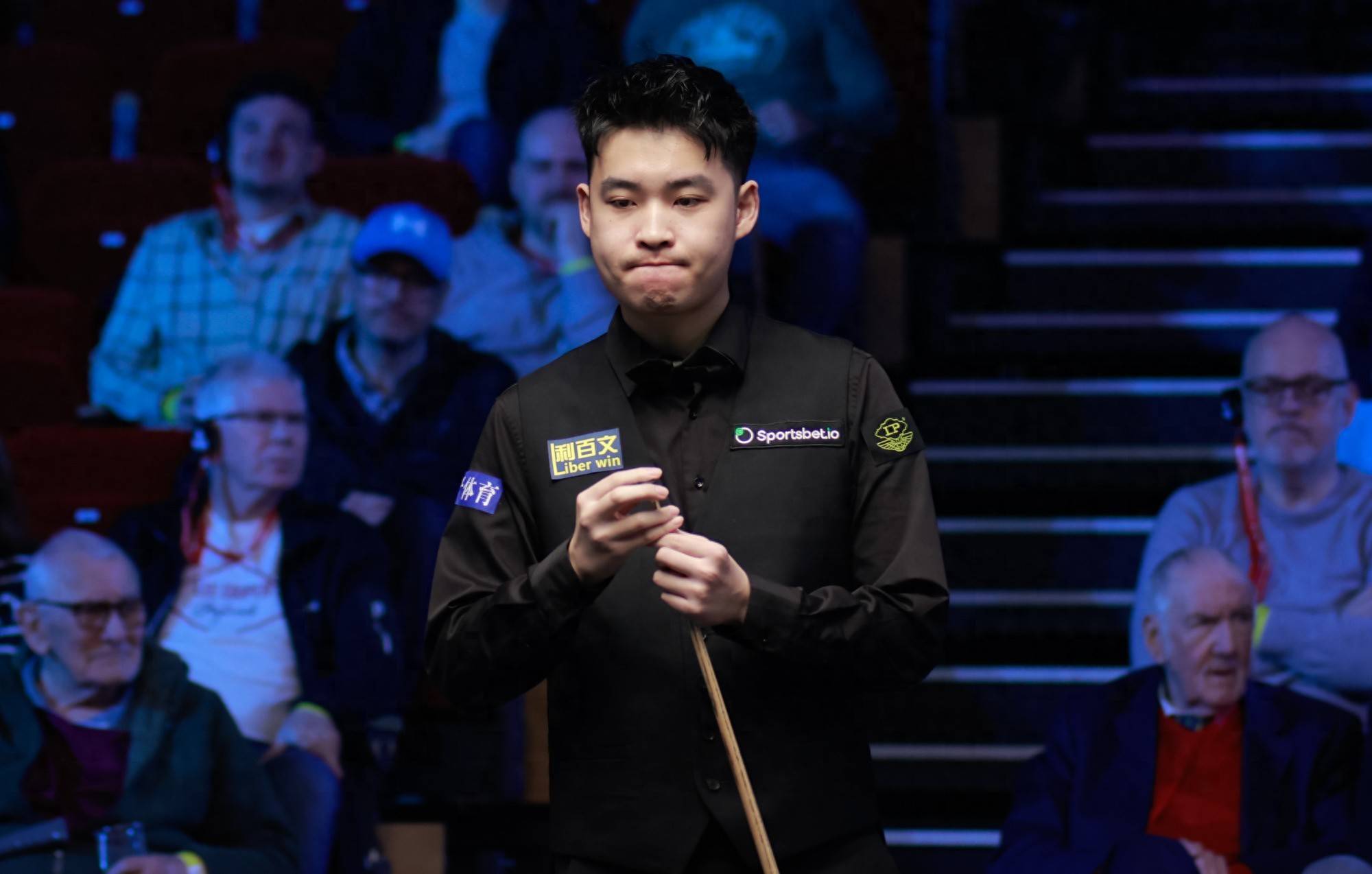 赛场风云变幻，直击现场细节报道！