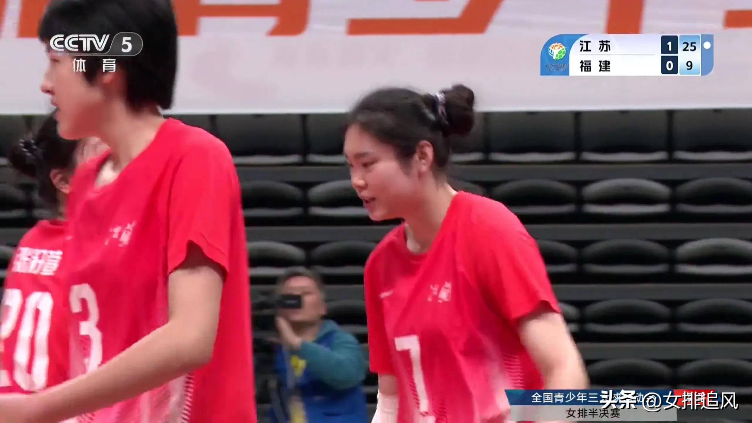 中国女排大胜对手，晋级半决赛