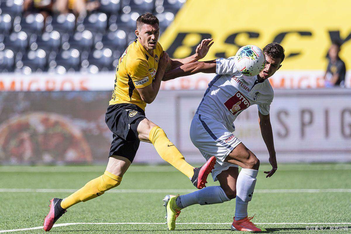 帕德博恩继续在主场表现出众，继续领跑的简单介绍