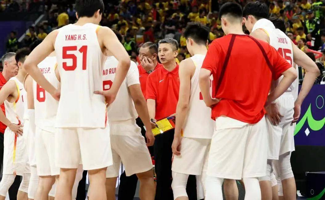 重庆男篮遭遇团队危机，教练组积极应对的简单介绍