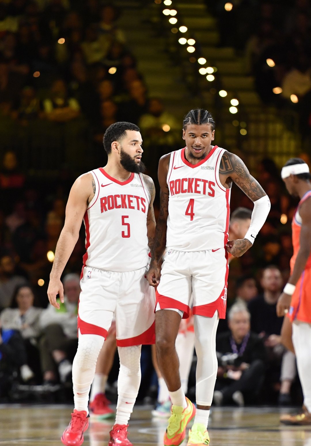 巨星对决！火箭战胜湖人领先西部