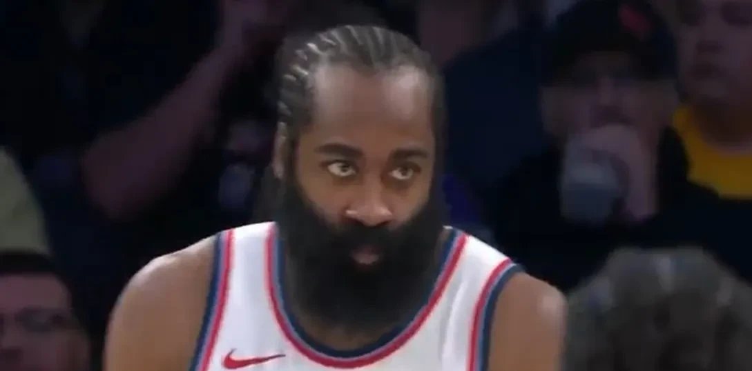 湖人遭遇溃败，被快船逆