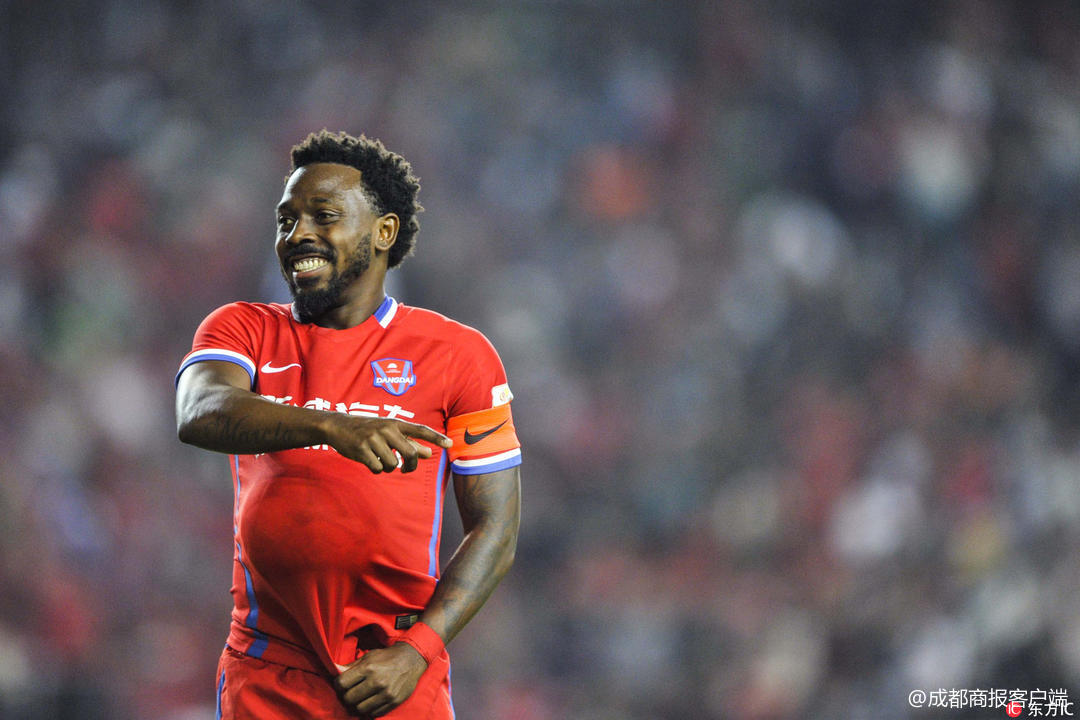 重庆斯威宣布与巴西球员约阿契姆解约。