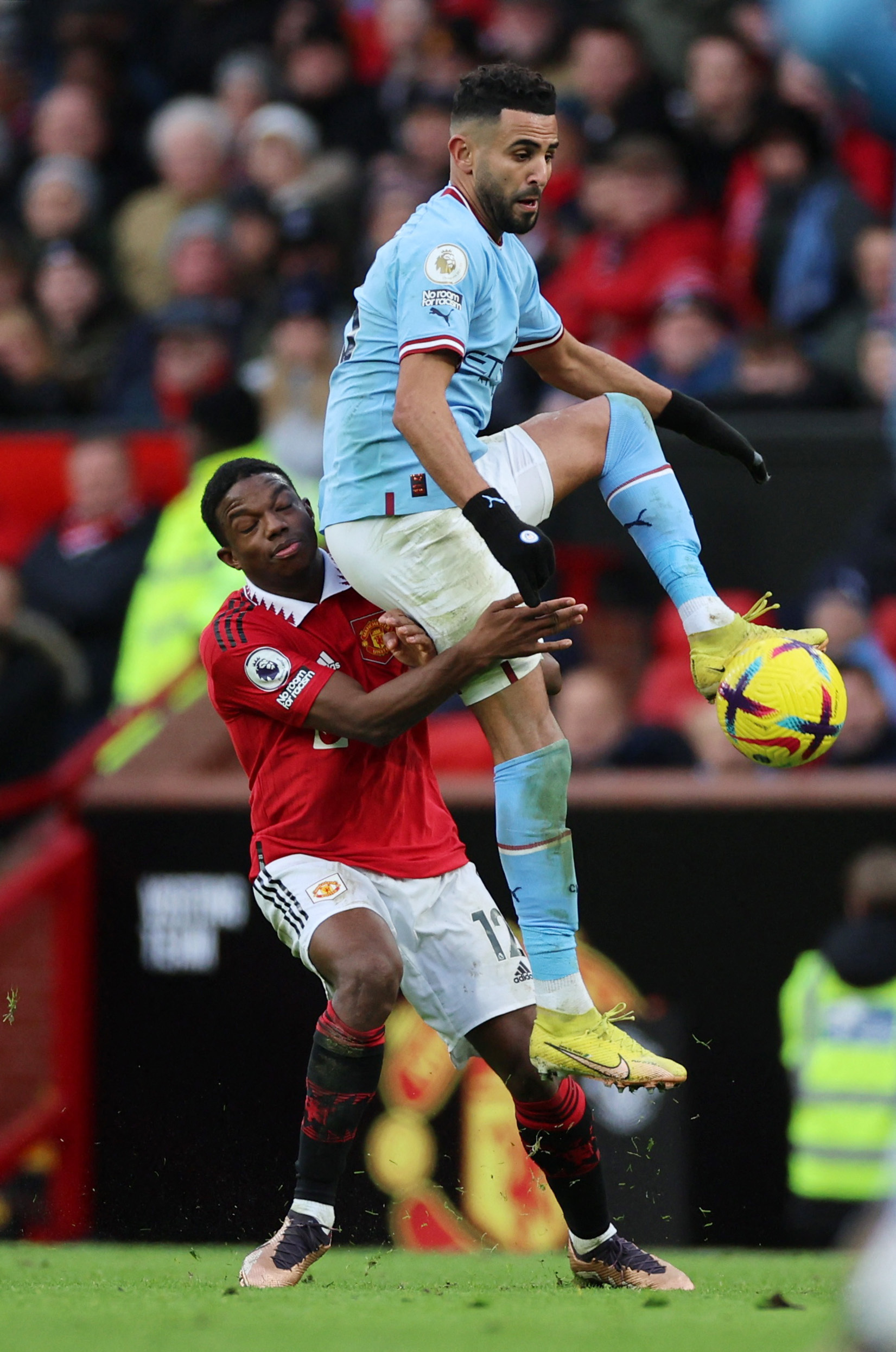 曼联队在比赛中展现出强大实力，战胜对手的简单介绍