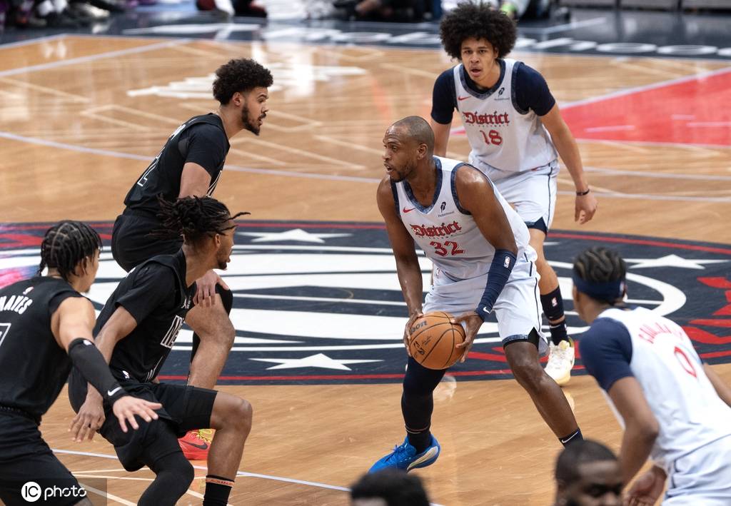 爵士击败篮网，领先全联盟