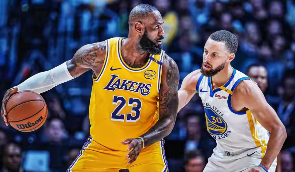 勇士在主场险胜湖人保住榜首